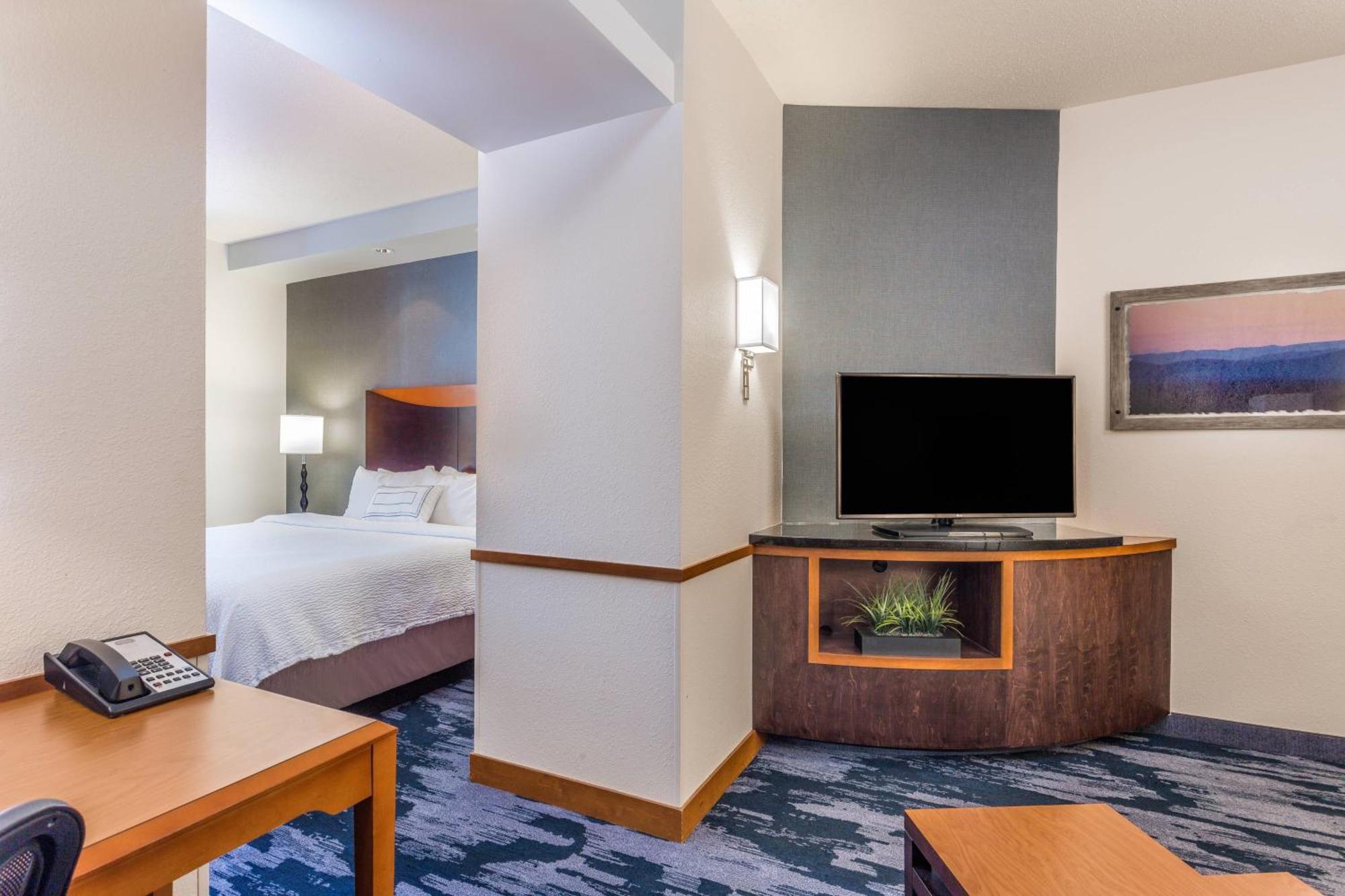 Fairfield Inn And Suites By Marriott Madison East Exterior photo