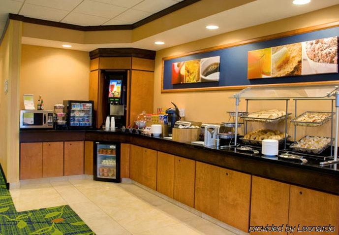 Fairfield Inn And Suites By Marriott Madison East Exterior photo