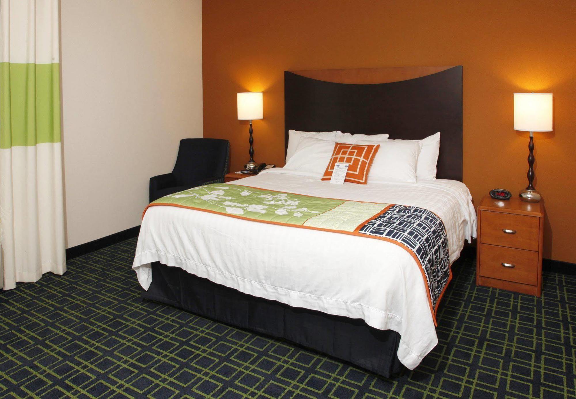 Fairfield Inn And Suites By Marriott Madison East Exterior photo