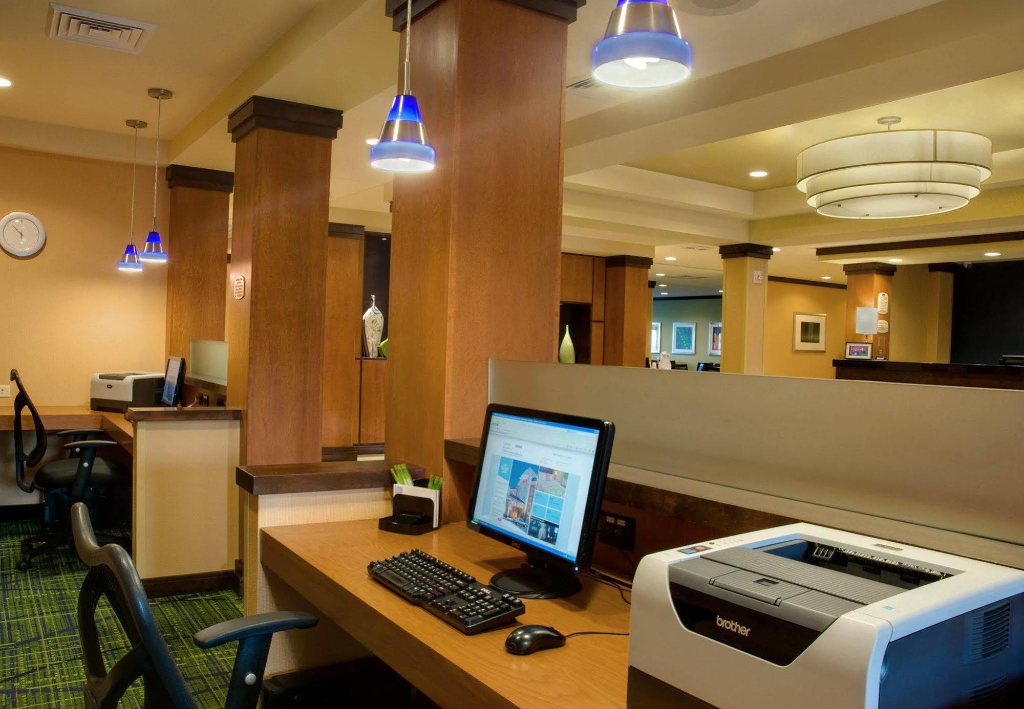 Fairfield Inn And Suites By Marriott Madison East Exterior photo